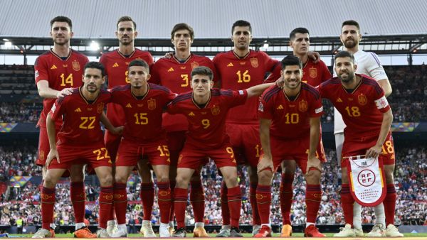Spain's players pose for a photograph prior to the start of the UEFA Nations League final football match between Croatia and Spain at the De Kuip Stadium in Rotterdam on June 18, 2023. (Photo by JOHN THYS / AFP)
