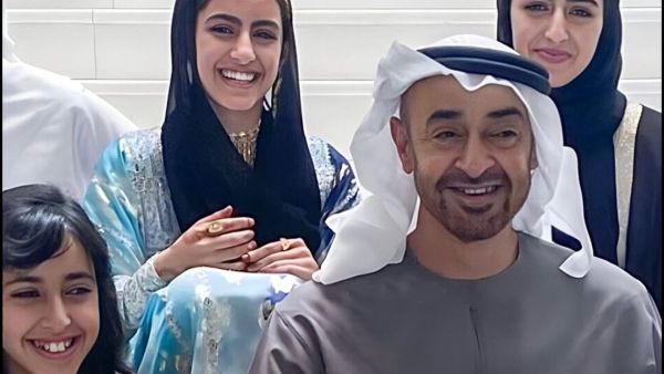 الشيخ محمد بن زايد مع عائلته الشيخ محمد بن زايد مع عائلته