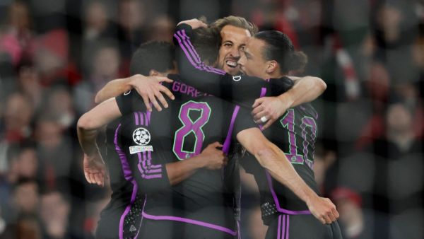 بايرن ميونخ يتطلع لتقليص الفارق مع باير ليفركوزن المتصدر (Photo by Ian Kington / IKIMAGES / AFP)