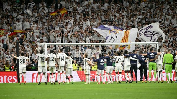 ريال مدريد يقترب من اقتناص اللقب (Photo by JAVIER SORIANO / AFP)