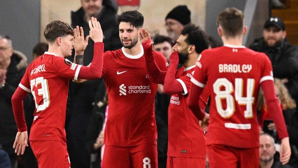 ليفربول يتطلع لتحقيق الفوز اليوم (Photo by Oli SCARFF / AFP)