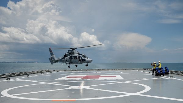 In this picture taken on September 20, 2023 Indonesia's AS565 Panther helicopter prepares to land on board the hospital ship Radjiman Wedyodiningrat at a naval base during the ASEAN Solidarity Exercise Natuna 2023. (Photo by BAY ISMOYO / AFP) Helicopter