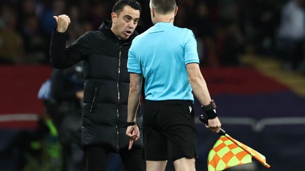 تشافي يعلق على قرارات الحكم التي أدت إلى خروج برشلونة من دوري أبطال أوروبا