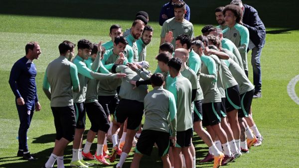 جانب من تدريبات أتلتيكو مدريد التحضيرية للقاء (Photo by Thomas COEX / AFP)