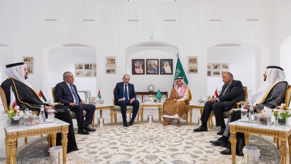 "السداسي العربي" يؤكد على ضرورة إنهاء حرب غزة
