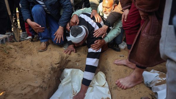  العديد من الضحايا ما زالوا تحت أنقاض البنايات المدمرة
