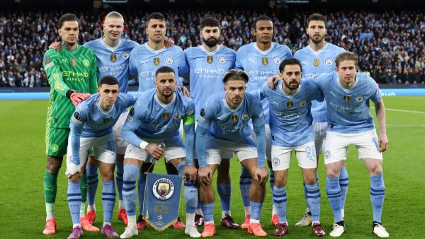 فريق مانشستر سيتي (Photo by Darren Staples / AFP)