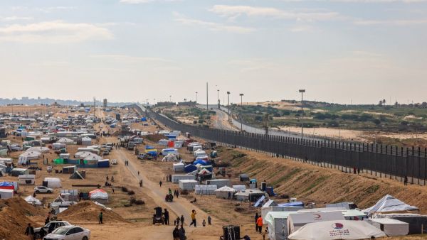 خيم للنازحين الفلسطينيين في منطقة رفح الحدودية مع مصر