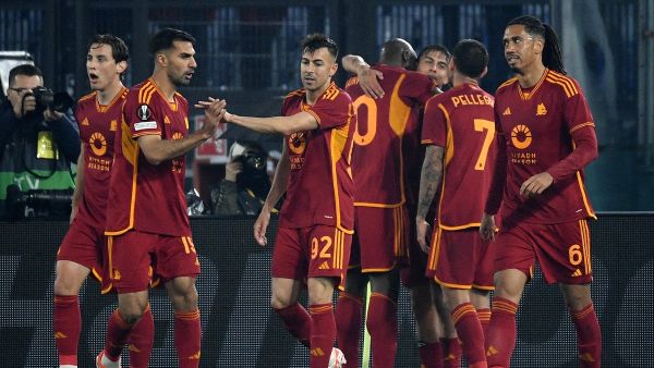 Roma's Argentine forward #21 Paulo Dybala celebrates with Roma's Belgian midfielder #90 Romelu Lukaku after scoring during the UEFA Europa League football match between AS Roma and AC Milan at the Olympic stadium, in Rome on April 18, 2024. (Photo by Filippo MONTEFORTE / AFP)