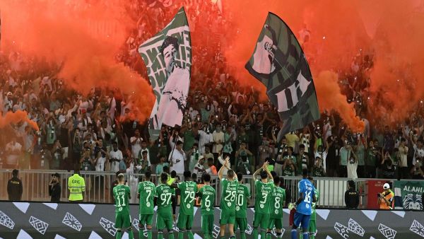 الأهلي يعاني من رحيل محترفيه