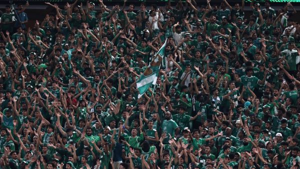 الأهلي يخوض لقاء مهما أمام ضمك (Photo by AFP)