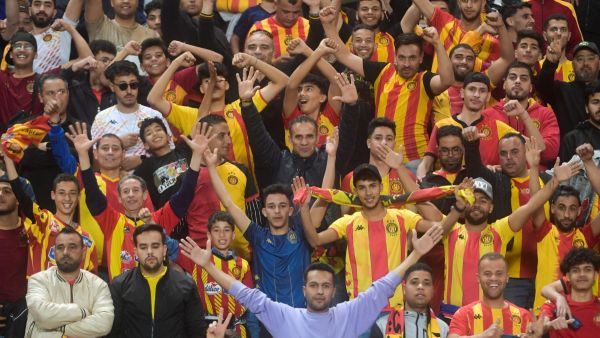 مشجعو الترجي (Photo by Fethi Belaid / AFP)