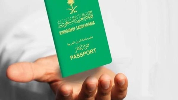 الجوازات السعودية توضح متى يمكن تحويل تأشيرة الزيارة إلى إقامة