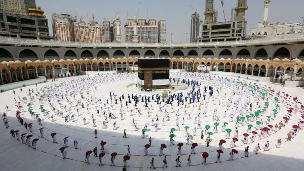  الغرامة والترحيل عقوبة الحج دون تصريح وتلك طريقة استخراجه