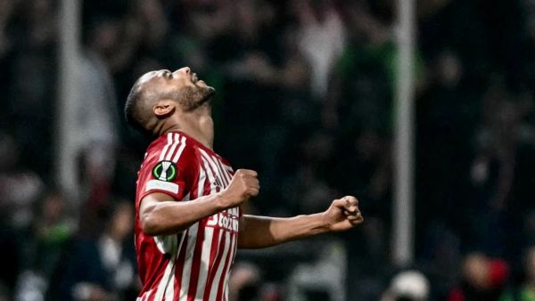 الكعبي يمنح أولمبياكوس لقبه الأوروبي الأول (Photo by Angelos Tzortzinis / AFP)