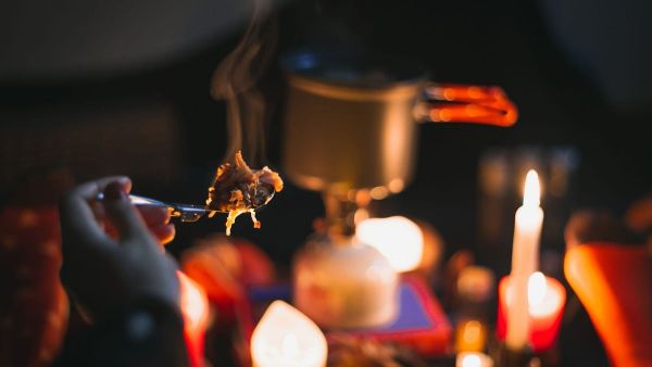 تفسير حلم السحر للعزباء من شخص مجهول