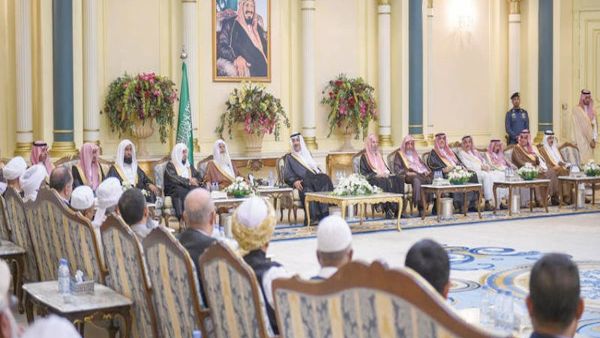 خادم الحرمين يوجه باستضافة الحجاج