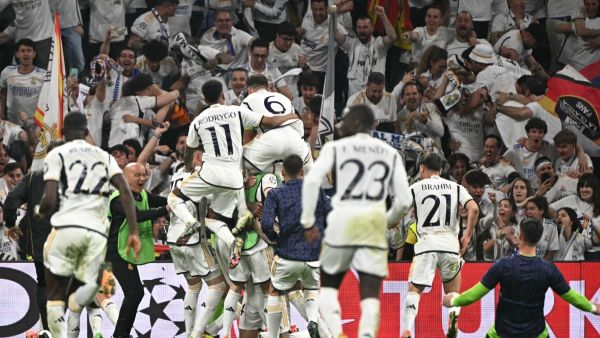 ريال مدريد إلى النهائي من جديد (Photo by JAVIER SORIANO / AFP)