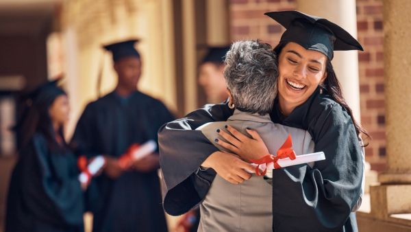 عبارات ورسائل من الأم لابنتها في التخرج
