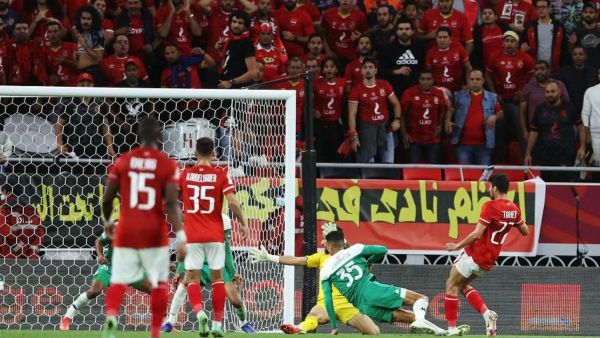 قلق حيال نجم الأهلي المصري قبل نهائي أبطال أفريقيا قلق حيال نجم الأهلي المصري قبل نهائي أبطال أفريقيا