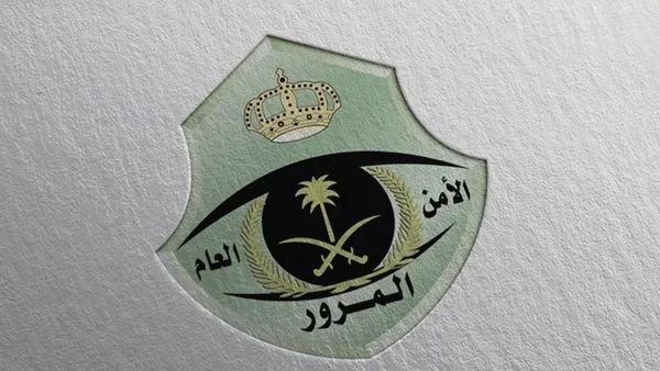 كم غرامة تعدي الاشارة الحمراء؟ المرور السعودي يُعلن