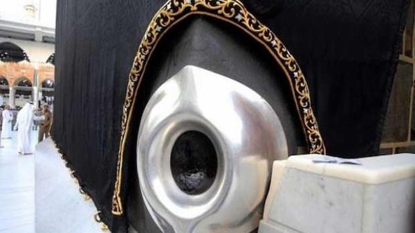 ماذا يقال عند بداية الطواف؟! دعاء بدء الطواف عند الحجر الأسود