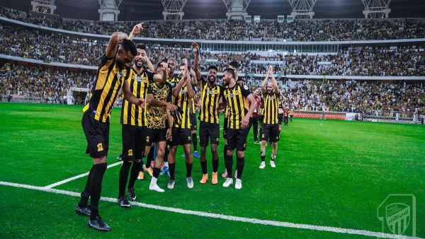 نجم العميد الأسبق يتلقى عروض نارية من دوري روشن السعودي
