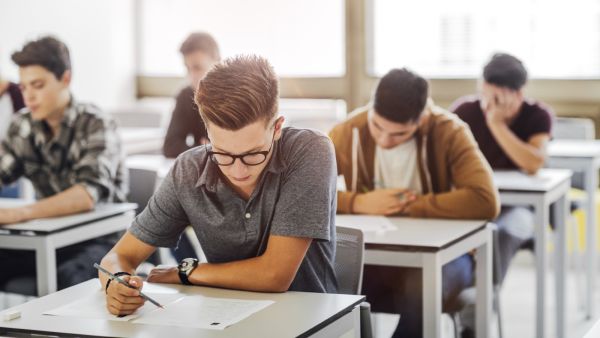 نصائح لمساعدة طلاب التوجيهي على التخلص من التوتر والقلق