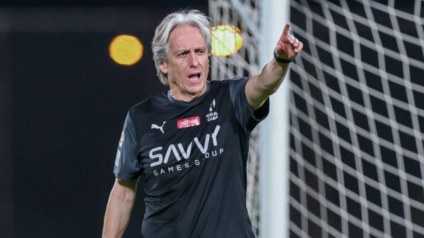 هل يجدد خيسوس عقده مع الهلال