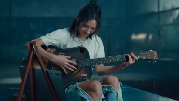 "Creativity cannot be crushed," Samsung video, aims at Apple's "Crush" ad (Samsung Mobile)