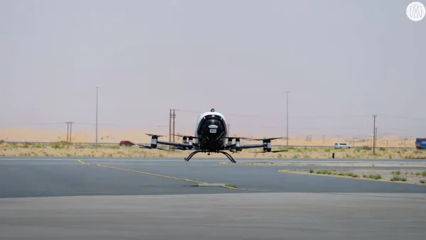 طائرة بدون طيار مع راكب