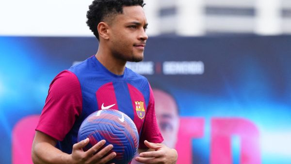 وكيل فيتور روكي يخرج عن صمته ويهدد برحيل اللاعب عن برشلونة