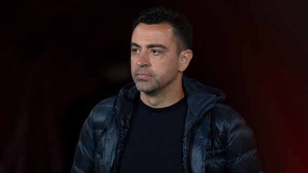 رد تشافي على خبر طرده وإقالته من تدريب برشلونة
