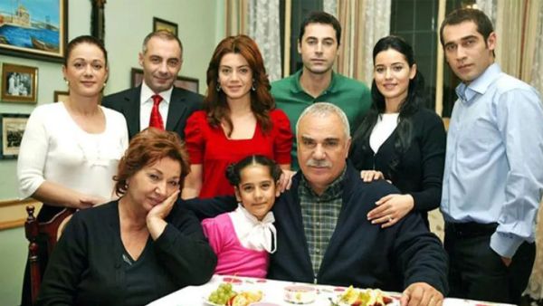 Turkish series Yaprak Dökümü