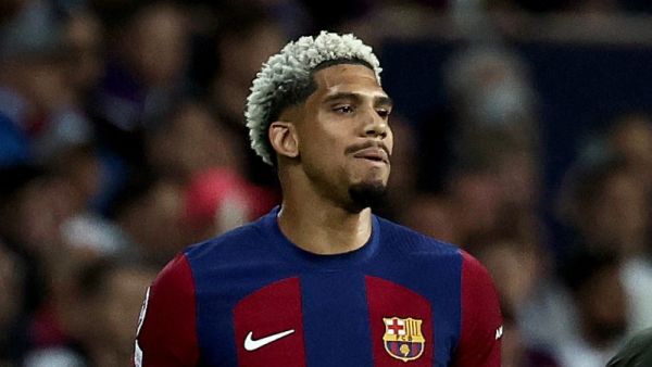 Barcelona's Uruguayan defender #04 Ronald Araujo leaves the pitch after receiving a red card during the UEFA Champions League quarter-final second leg football match between FC Barcelona and Paris SG at the Estadi Olimpic Lluis Companys in Barcelona on April 16, 2024. (Photo by FRANCK FIFE / AFP)