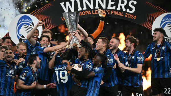 Atalanta's players celebrate with the trophy after the UEFA Europa League final football match between Atalanta and Bayer Leverkusen at the Dublin Arena stadium, in Dublin, on May 22, 2024. Atalanta won the game 3-0. (Photo by Paul ELLIS / AFP)