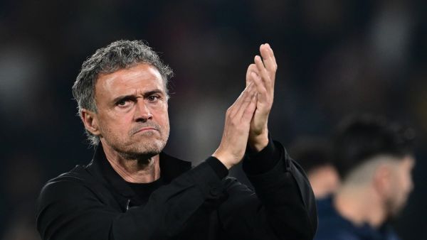 Paris Saint-Germain's Spanish headcoach Luis Enrique applauds the fans at the end of the UEFA Champions League semi-final second leg football match between Paris Saint-Germain (PSG) and Borussia Dortmund, at the Parc des Princes stadium in Paris on May 7, 2024. (Photo by MIGUEL MEDINA / AFP)