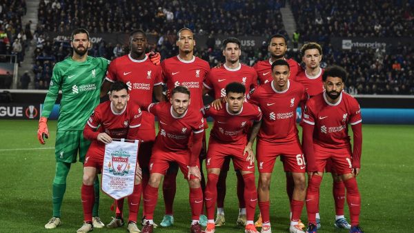 Liverpool's players lines up prior to the UEFA Europa League quarter-final second leg football match between Atalanta BC and Liverpool FC at the Atleti Azzurri d'Italia Stadium in Bergamo, on April 18, 2024. (Photo by Isabella BONOTTO / AFP)