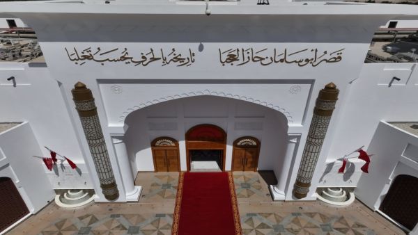 يحمل قصر "الصخير" عبق العمارة التقليدية البحرينية