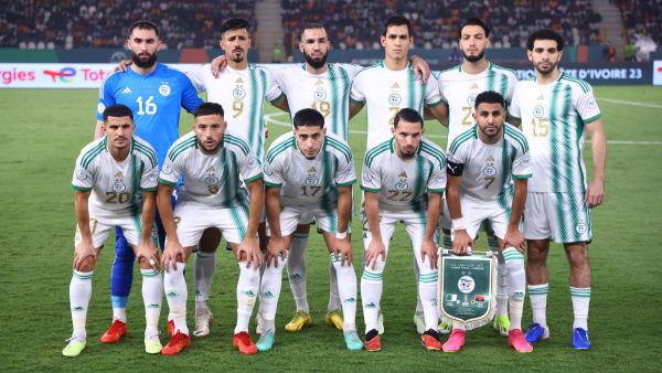 منتخب الجزائر (Photo by Kenzo TRIBOUILLARD / AFP)