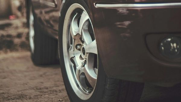 الحرارة تساهم في انفجار إطارات السيارات!