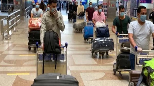 السعودية تحتجز عدد كبير من المصريين بعد وصلولهم لمطاراتها والسبب