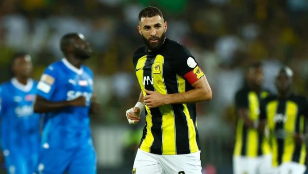 بنزيما يطلب "ابن موطنه" في الاتحاد