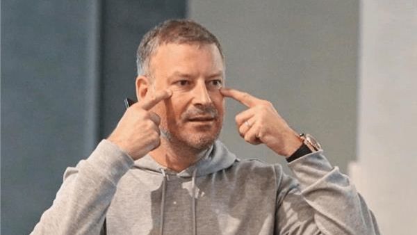 تصريحات مثيرة عن مستقبل كلاتنبرج