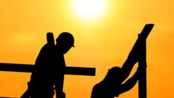 تطبيق قانون حظر العمل تحت أشعة الشمس