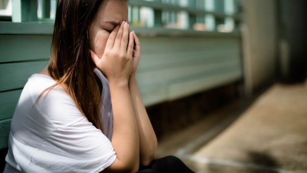 تفسير حلم البكاء على الاب في المنام وهو حي للعزباء وللمتزوجة وللمطلقة