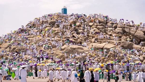 تلك هي أسماؤها الخاصة.. الزعاق يتحدث عن "الأيام العشر"
