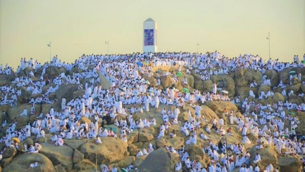 حكم صيام يوم عرفة يوم قبله أو بعده وحكم من لا يصوم يوم عرفة