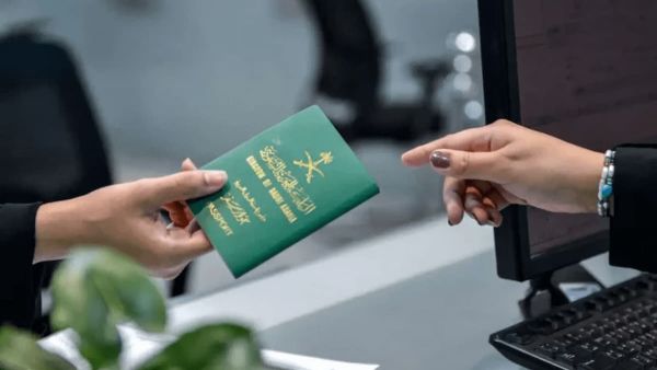 عن اختلاف المهنة في الجواز عن الإقامة؟ 