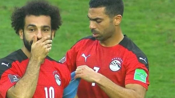 فتحي يكشف التفاصيل... رفضت التنازل عن الشارة لصلاح!!